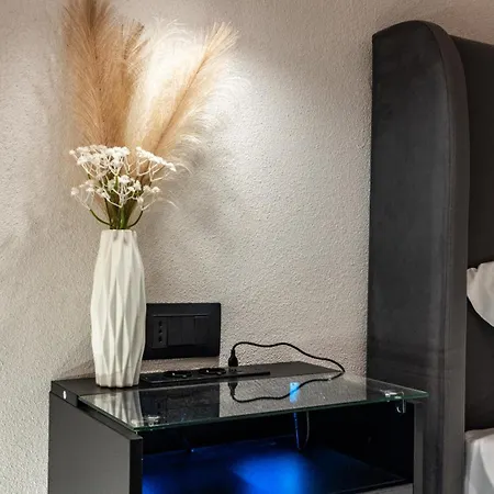 Pensjonat Aetna Luxurysuites 4*