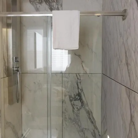 Aetna Luxurysuites