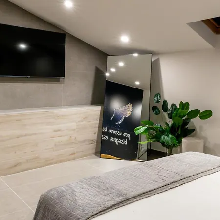 Aetna Luxurysuites 4*